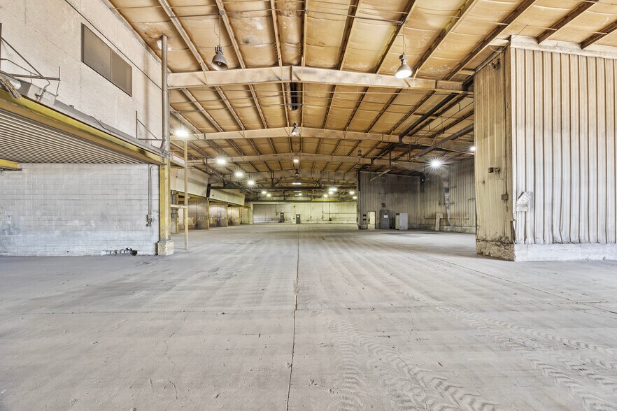 More Photos Of 5704 E 1700 North Rd, Danvers Industrial For Lease