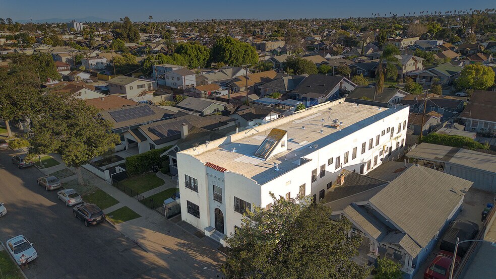 More Photos Of 1628 W 45th St, Los Angeles Apartments For Sale