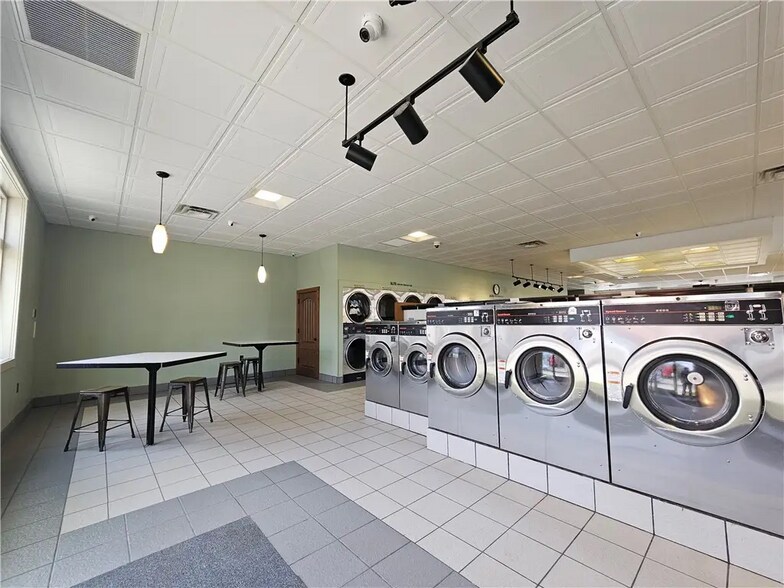 More Photos Of 369 W Morris St, Bath Freestanding For Sale