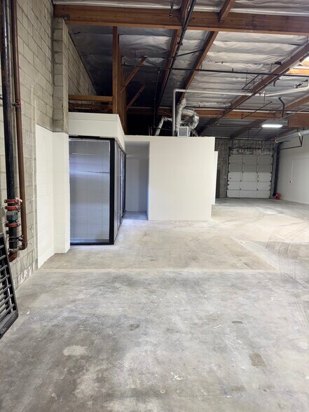 More Photos Of 12410 Foothill Blvd, Sylmar Warehouse For Lease