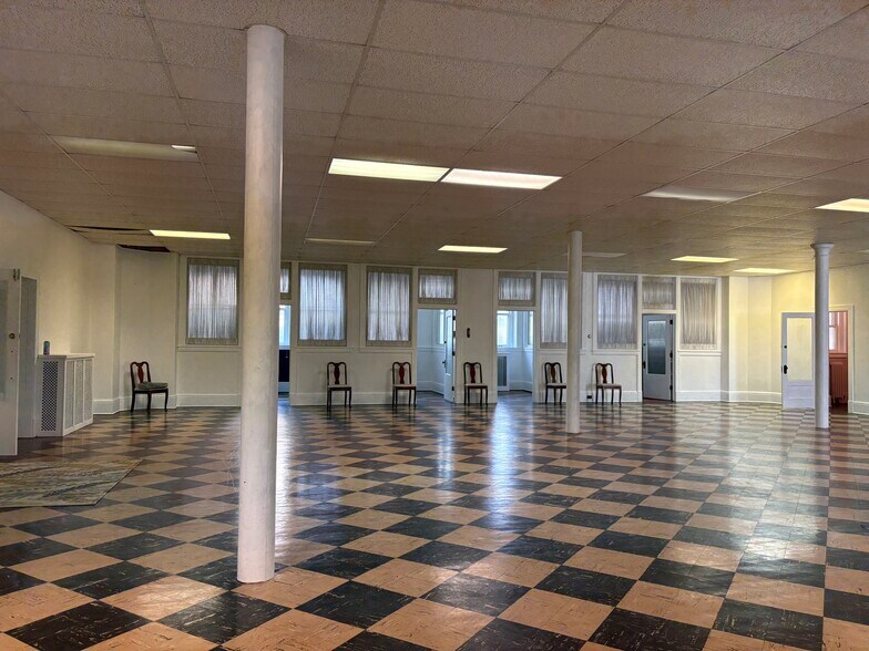 More Photos Of 902 E 1st St, Duluth Office For Sale