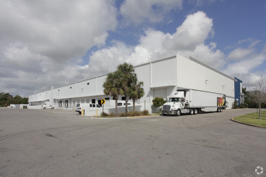 More Photos Of 2650-2666 SW 36th St, Fort Lauderdale Warehouse For Lease