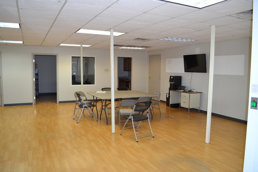 More Photos Of 2471 Covington Pike, Memphis General Retail For Sale