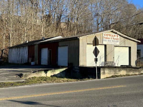 More Photos Of 304 Main St, Red Boiling Springs Industrial For Sale