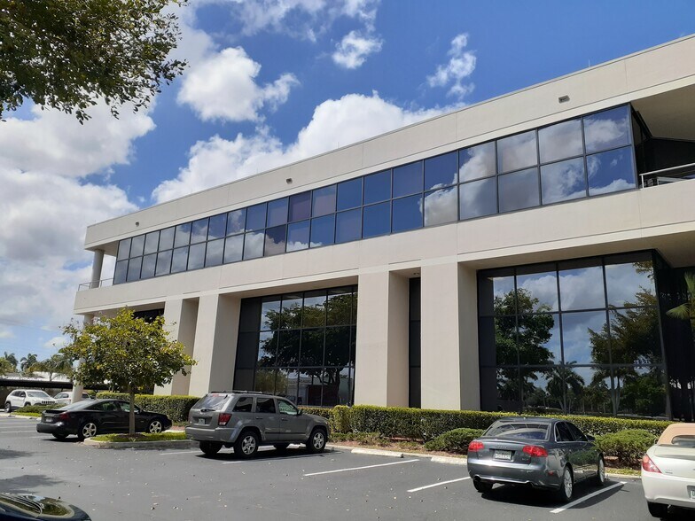 More Photos Of 1520 Royal Palm Square Blvd, Fort Myers Office For Lease