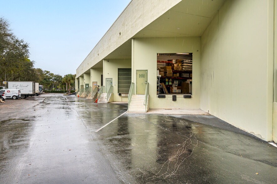 More Photos Of 1200 S Rogers Cir, Boca Raton Warehouse For Lease