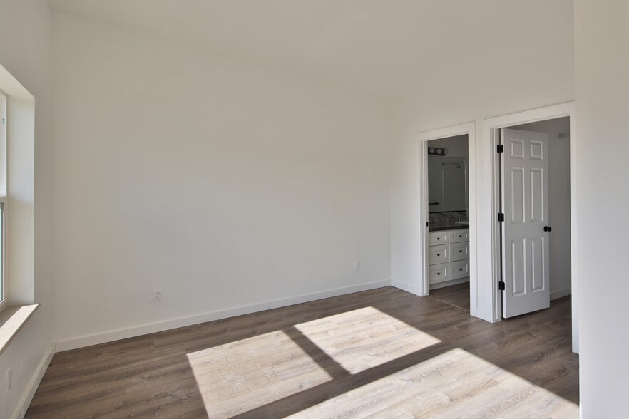 More Photos Of 10900 Hwy 65, Mesa Hotel For Sale