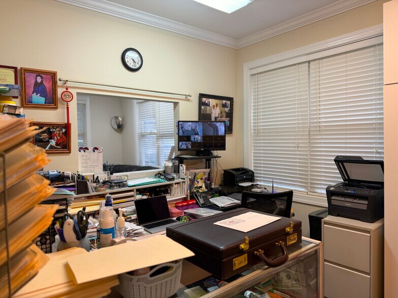 More Photos Of 5640 Six Forks Rd, Raleigh Office For Sale