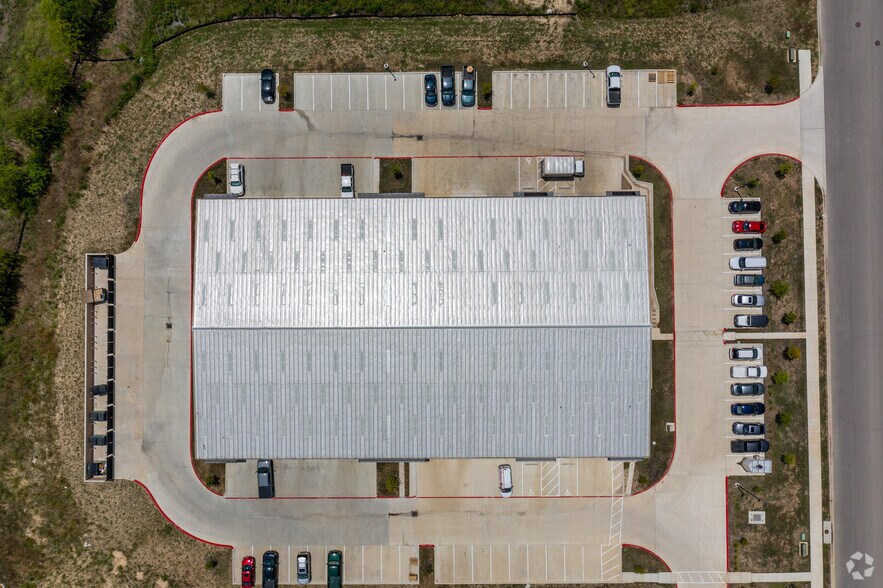 More Photos Of 214 Warehouse Dr, Buda Unknown For Lease