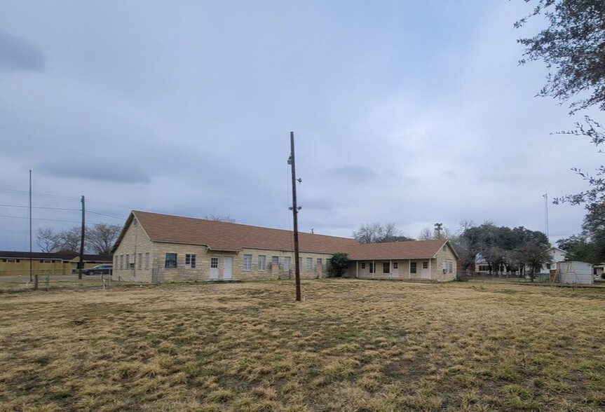 Primary Photo Of 212 West Linar, Hebbronville Schools For Sale