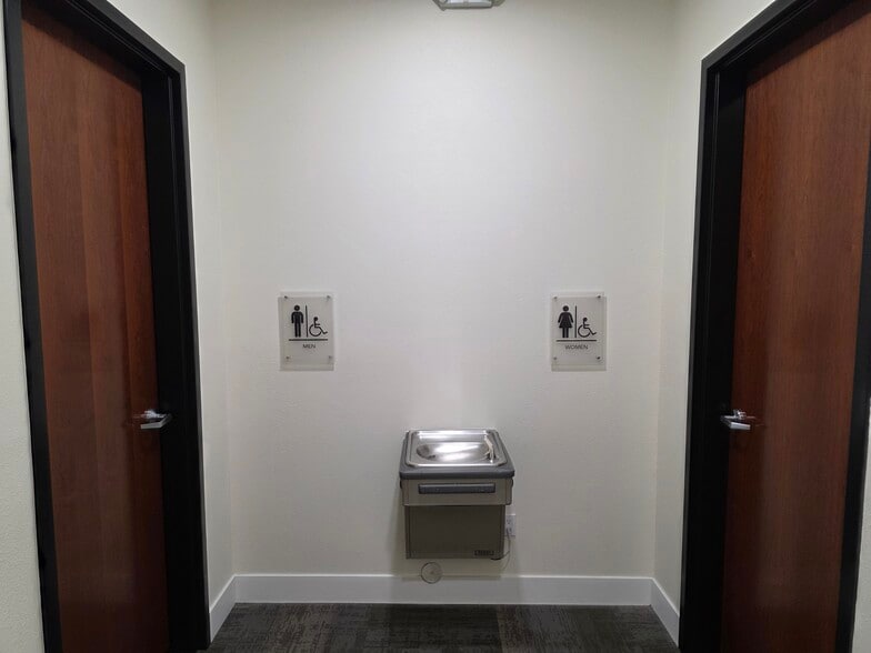 More Photos Of 9525 Hillwood Dr, Las Vegas Office For Lease