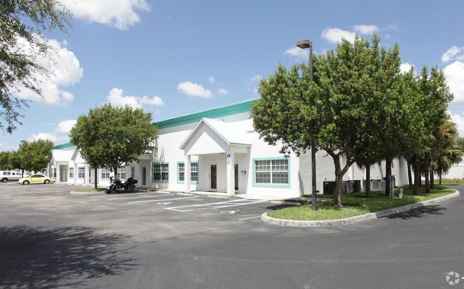 More Photos Of 3550 Work Dr, Fort Myers Showroom For Sale