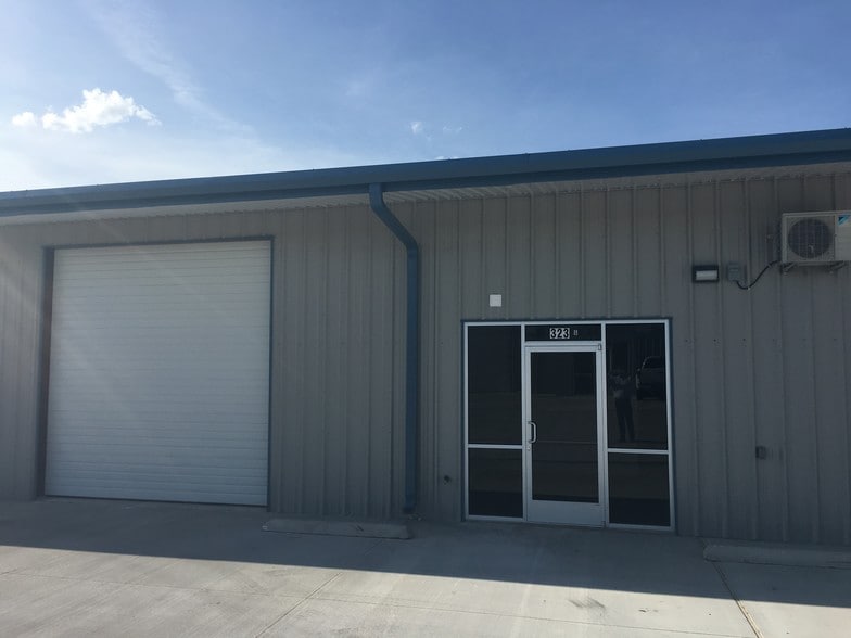 More Photos Of 301 Thomas Pl, Everman Warehouse For Lease