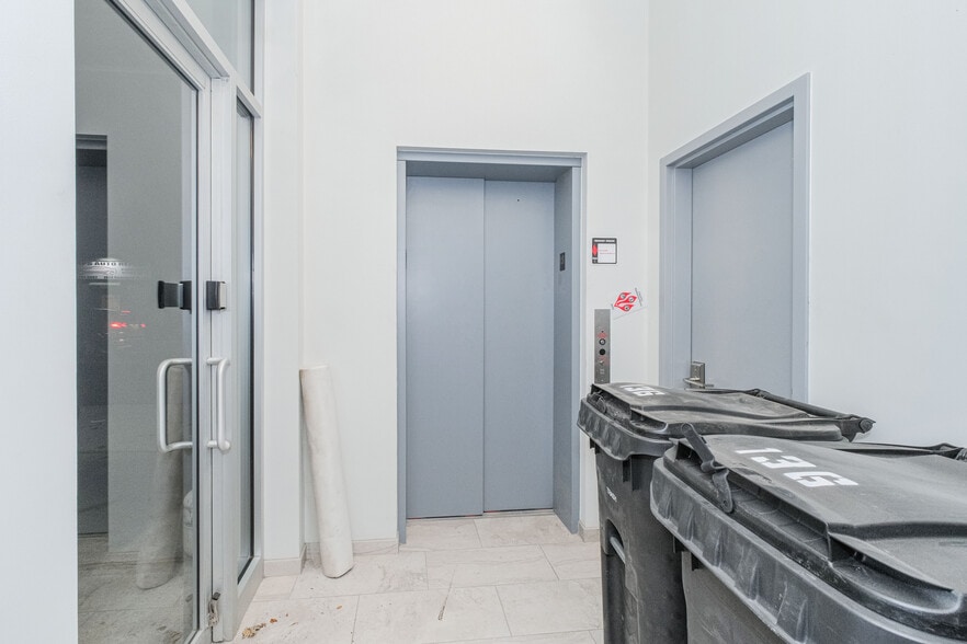 More Photos Of 1944-1952 Richmond Terrace, Staten Island Showroom For Lease