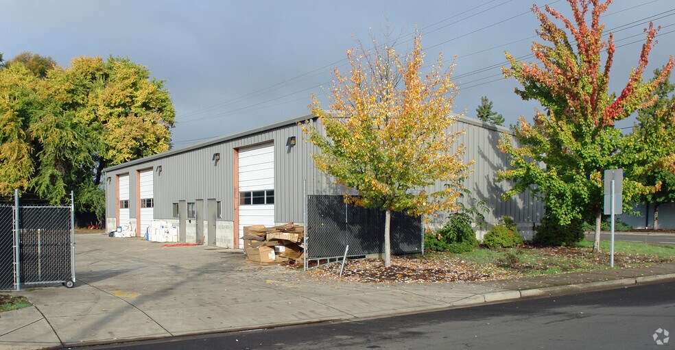 Primary Photo Of 1440 32nd St, Springfield Industrial For Sale