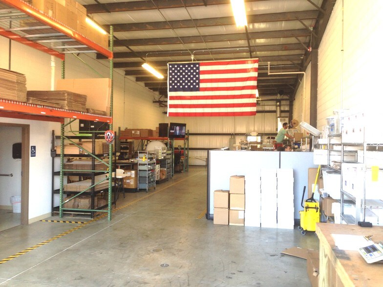More Photos Of 141 Christopher Way, Fox Lake Warehouse For Lease