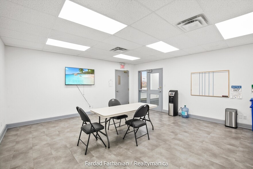 More Photos Of 42 Cardico Dr, Whitchurch-Stouffville Warehouse For Lease