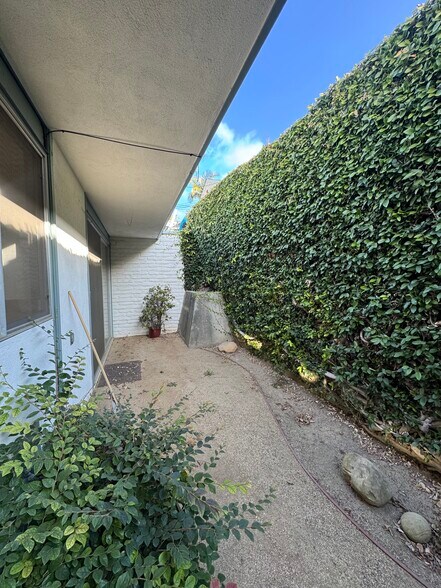 More Photos Of 1141-1151 E Main St, Ventura Office For Lease