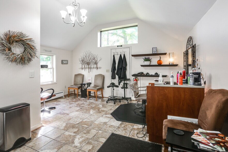 More Photos Of 4588 S Park Ave, Hamburg Office Residential For Sale