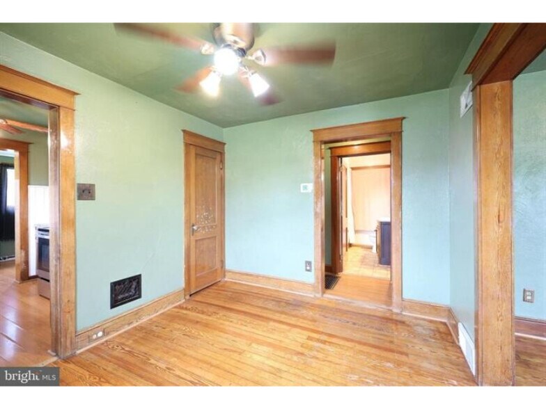 More Photos Of 2151 Maple Rd, York Flex For Sale