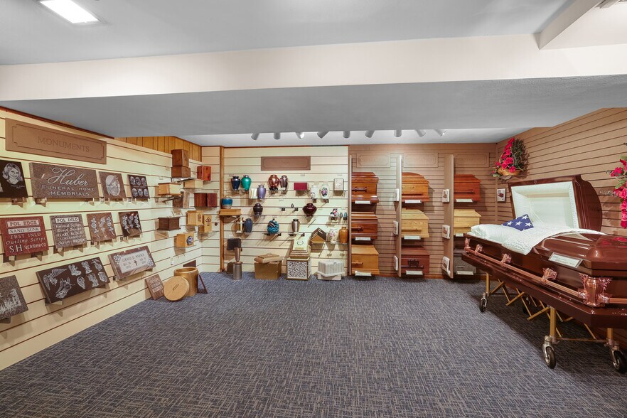 More Photos Of 1801 Commerce Blvd, Mound Funeral Home For Sale