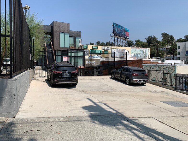 More Photos Of 2219 Aaron St, Los Angeles Loft Creative Space For Lease