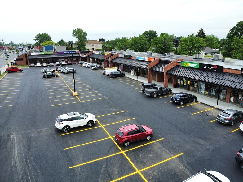 More Photos Of 5555 Boul Des Laurentides, Laval General Retail For Lease