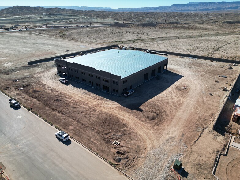 More Photos Of 812 E Benchmark Dr, St George Industrial For Sale