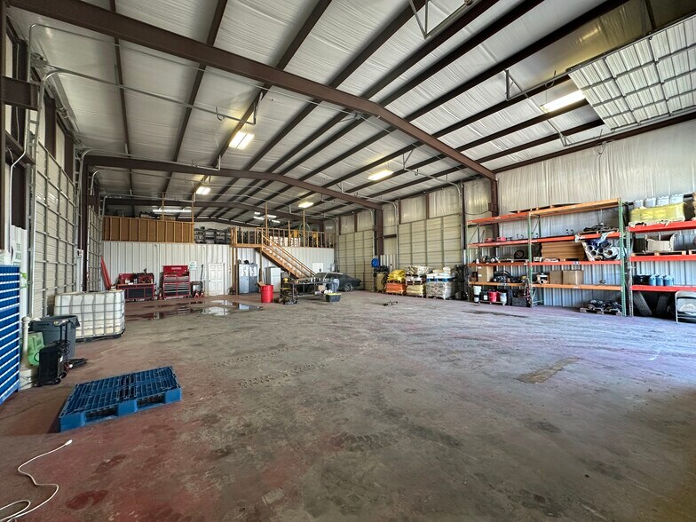 More Photos Of 2318 E County Road 123, Midland Warehouse For Lease