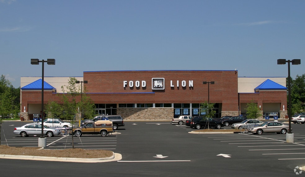 More Photos Of 2538-2546 Somerset Center Dr, Winston-Salem Storefront For Lease