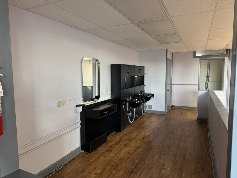 More Photos Of 1630 Schiller Ave, Cuyahoga Falls Office For Lease