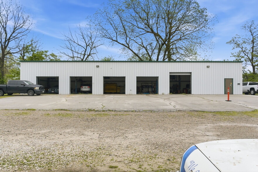 More Photos Of 1525 E Florida St, Springfield Auto Repair For Sale