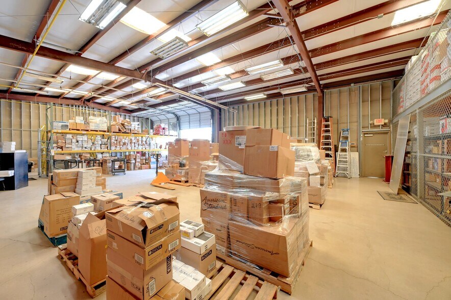 More Photos Of 1300 Universal City Blvd, Universal City Warehouse For Sale