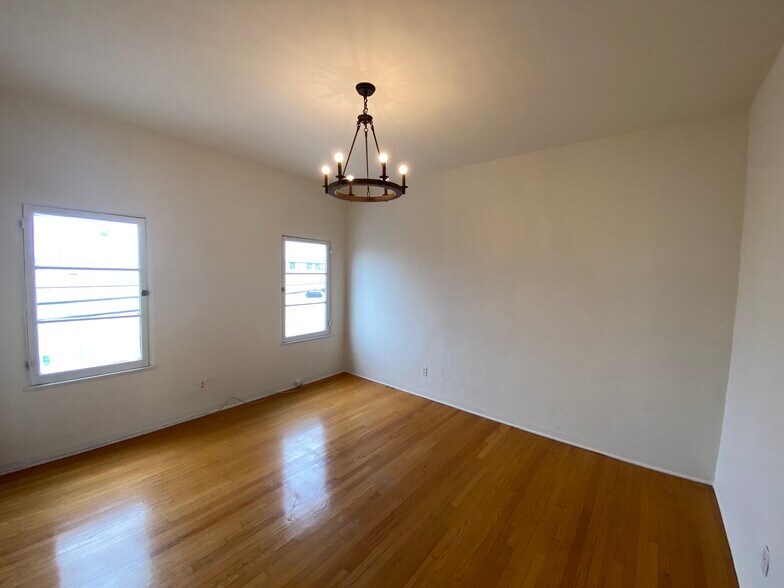 More Photos Of 455 N Sycamore Ave, Los Angeles Apartments For Sale