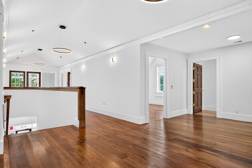 More Photos Of 112 W Doty Ave, Summerville Coworking Space