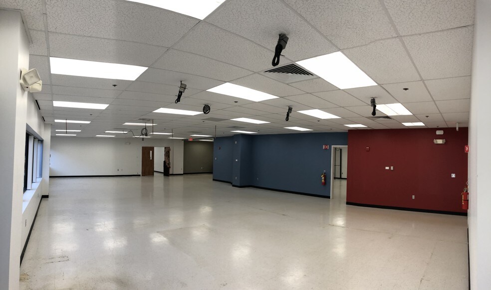 More Photos Of 1 Highwood Dr, Tewksbury Unknown For Lease