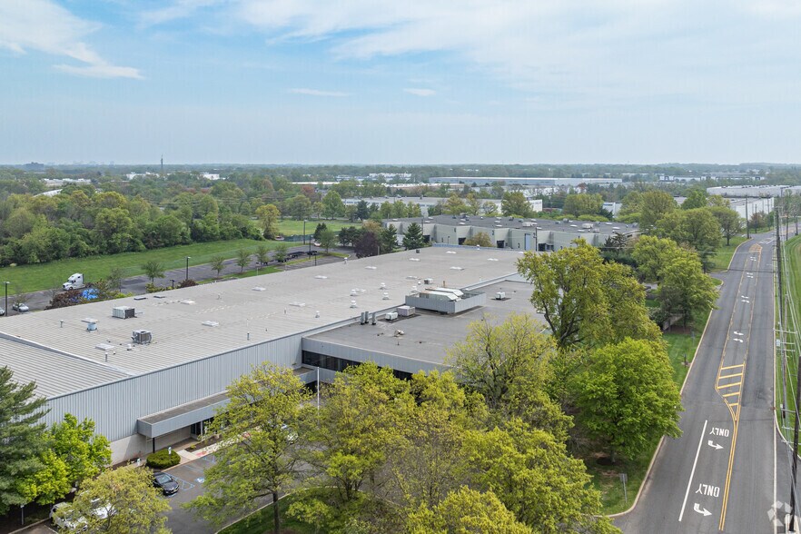 More Photos Of 100 Randolph Rd, Somerset Light Distribution For Lease