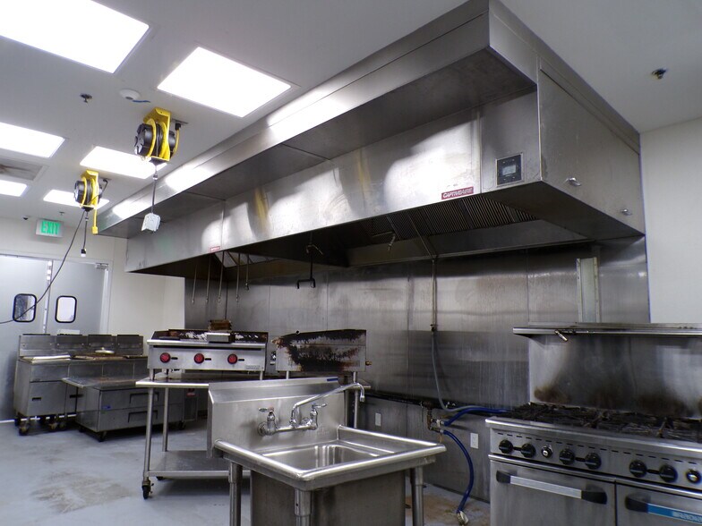 More Photos Of 225 Ellicott St, Buffalo Supermarket For Sale