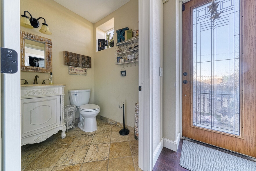 More Photos Of 1234 Manitoba Ave, South Milwaukee Specialty For Sale