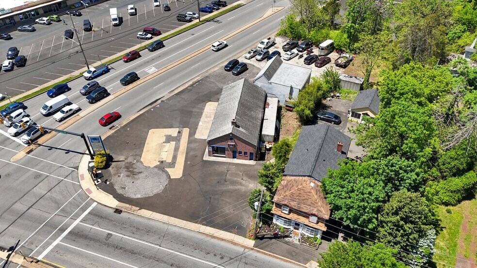 More Photos Of 2304 Huntingdon Pike, Huntingdon Valley Auto Repair For Sale