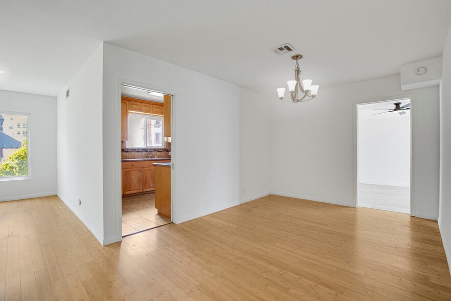 More Photos Of 447 S Palm Dr, Beverly Hills Apartments For Sale