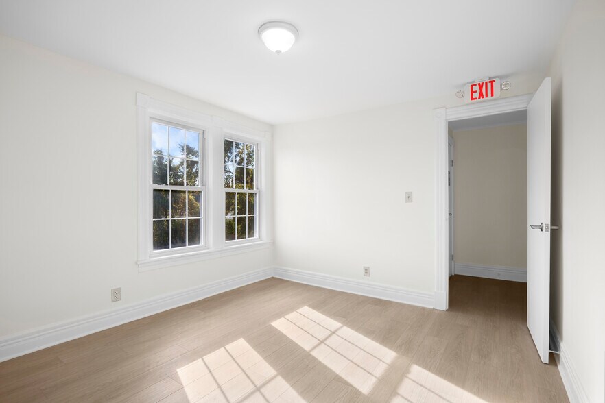 More Photos Of 267 Wolf Rd, Latham Office For Lease