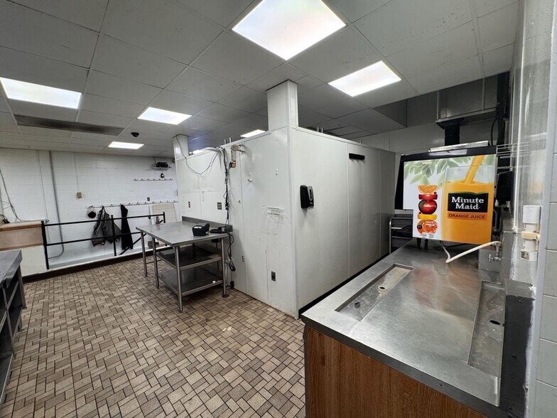 More Photos Of 4765 Montgomery Rd, Cincinnati Restaurant For Sale