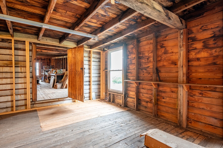 More Photos Of 11 Mount Zion Rd, Elk Creek Freestanding For Sale