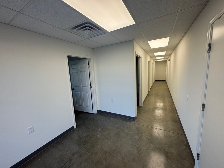 More Photos Of 107 Aerosmith Dr, Richland Light Distribution For Lease