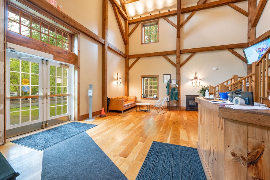 More Photos Of 16-18 Trowbridge Dr, Bethel Light Manufacturing For Sale