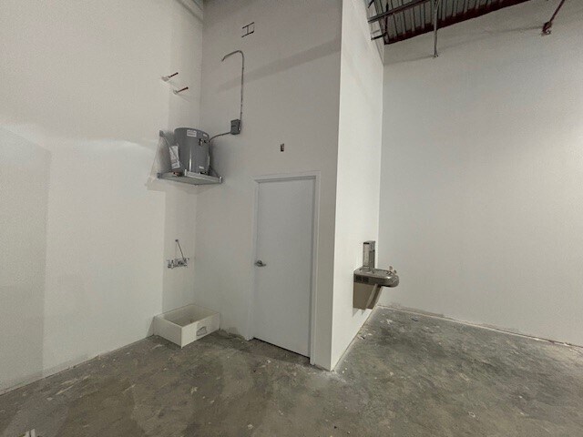 More Photos Of 901-945 Shaker Rd, Longmeadow Freestanding For Lease