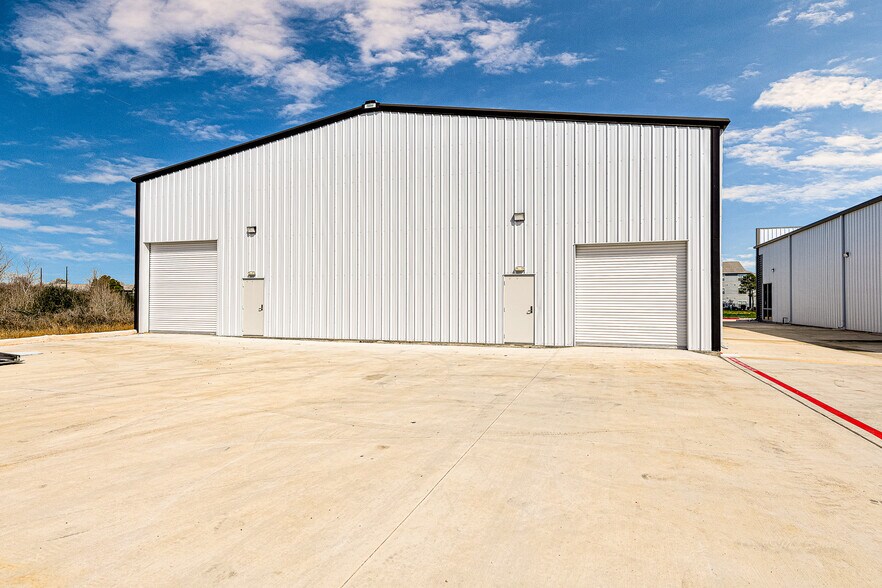 More Photos Of 11555 Gaston, Katy Industrial For Lease
