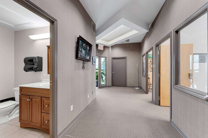 More Photos Of 10 Binnington Crt, Kingston Distribution For Sale