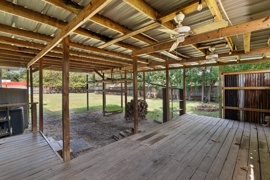 More Photos Of 605 E Broadway St, Jefferson General Retail For Sale